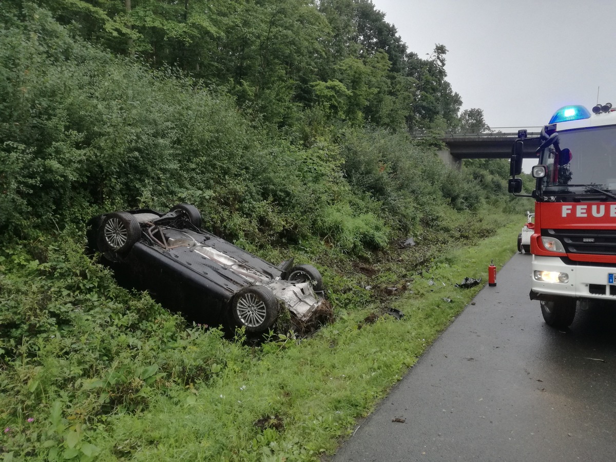 FW-AR: Feuerwehr Arnsberg sichert Einsatzstelle auf Autobahn: Verletzte Person an Rettungsdienst übergeben