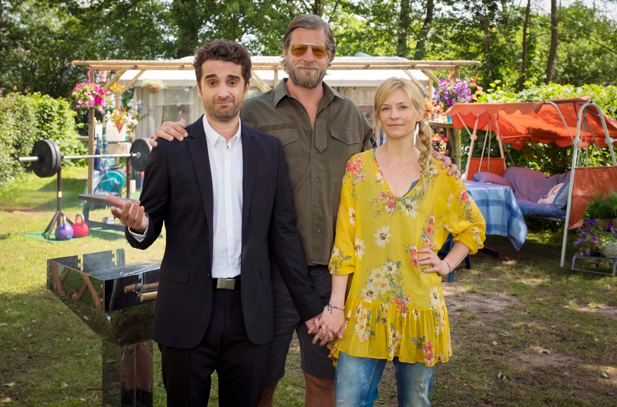 Das Erste: Showdown am Campingplatz: Drehende für die ARD-Degeto-Komödie &quot;Platzhirsche&quot; (AT) mit Henning Baum, Birte Hanusrichter und Oliver Wnuk in den Hauptrollen