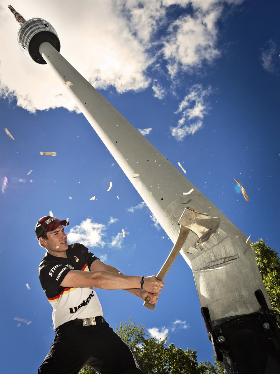 STIHL TIMBERSPORTS® gewinnt beim diesjährigen PR-Bild-Award: Fällung des Stuttgarter Fernsehturms bestes Event-Bild 2013 (FOTO)