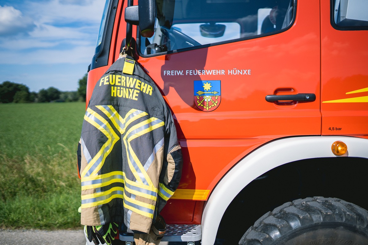 FW Hünxe: Feuer in der Nacht - Rauchmelder weckt Bewohner auf