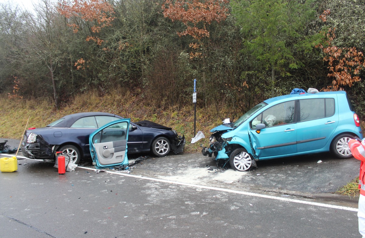 POL-PDKL: Verkehrsunfall mit mehreren Schwerverletzten