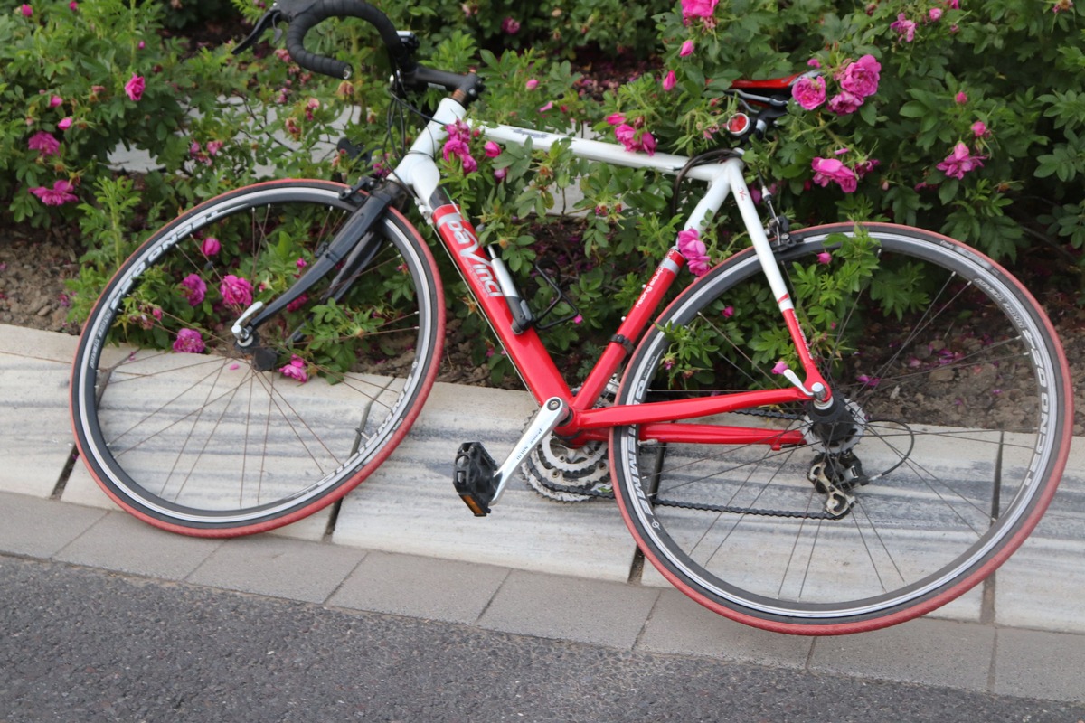 POL-ME: Fahrradfahrer von Auto angefahren und schwer verletzt - Monheim am Rhein - 2106094