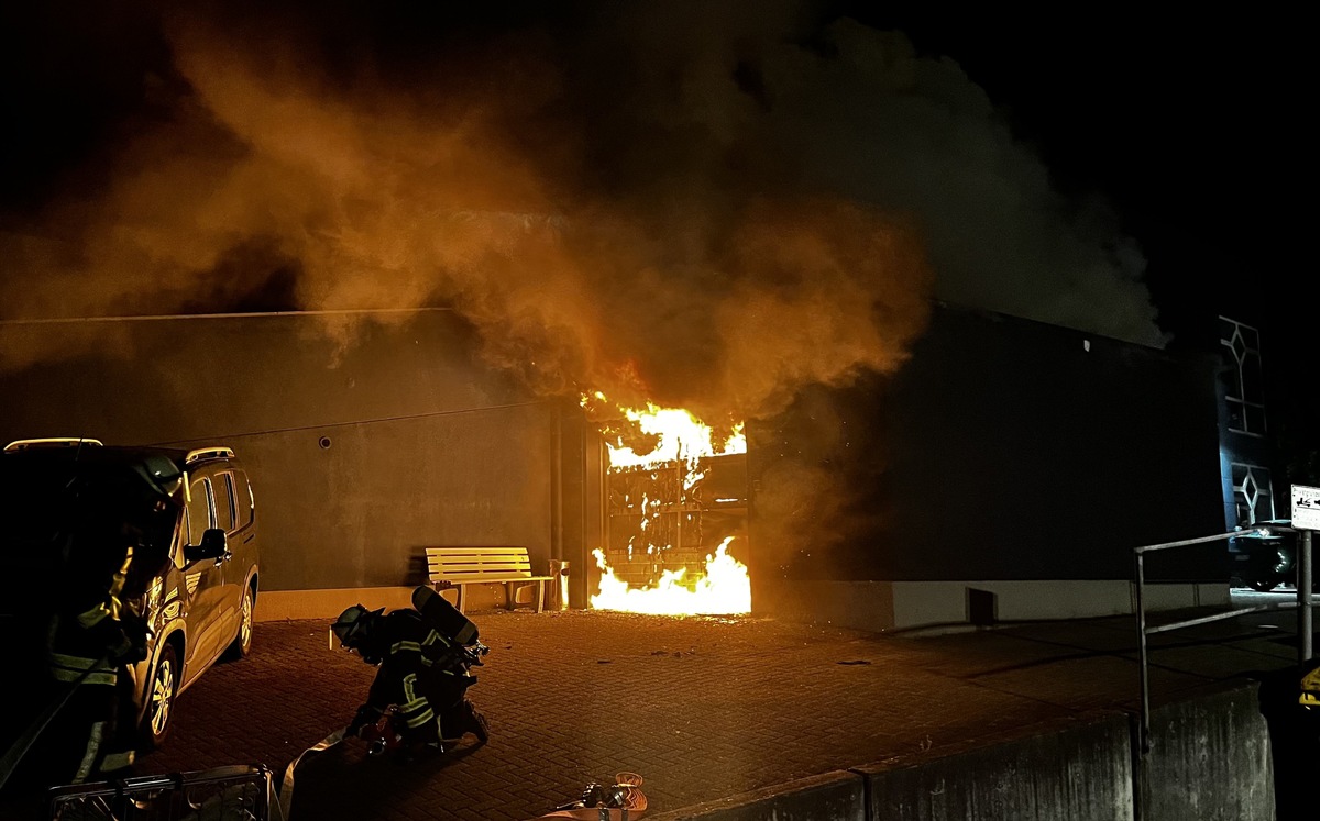 FW-DO: Feuer im Autohaus