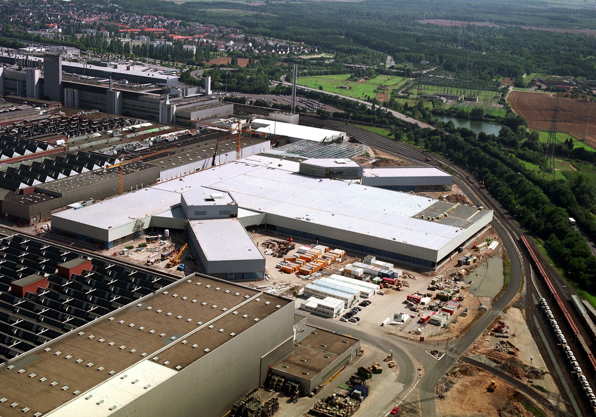 Automobilfertigung des 21. Jahrhunderts / Opel setzt mit neuem Werk in Rüsselsheim Maßstäbe