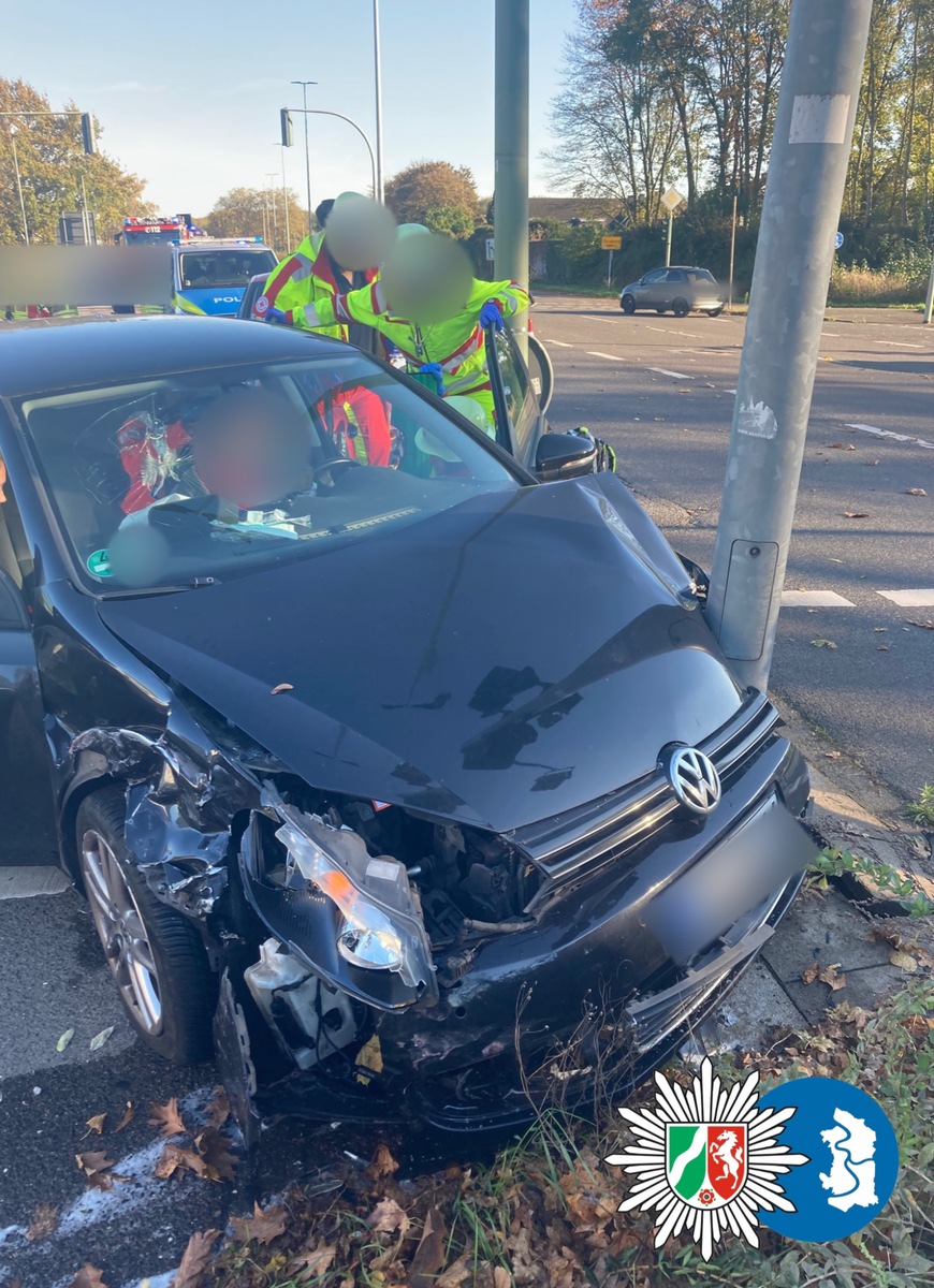 POL-DU: Bergheim: Unfall im Kreuzungsbereich - drei Personen verletzt