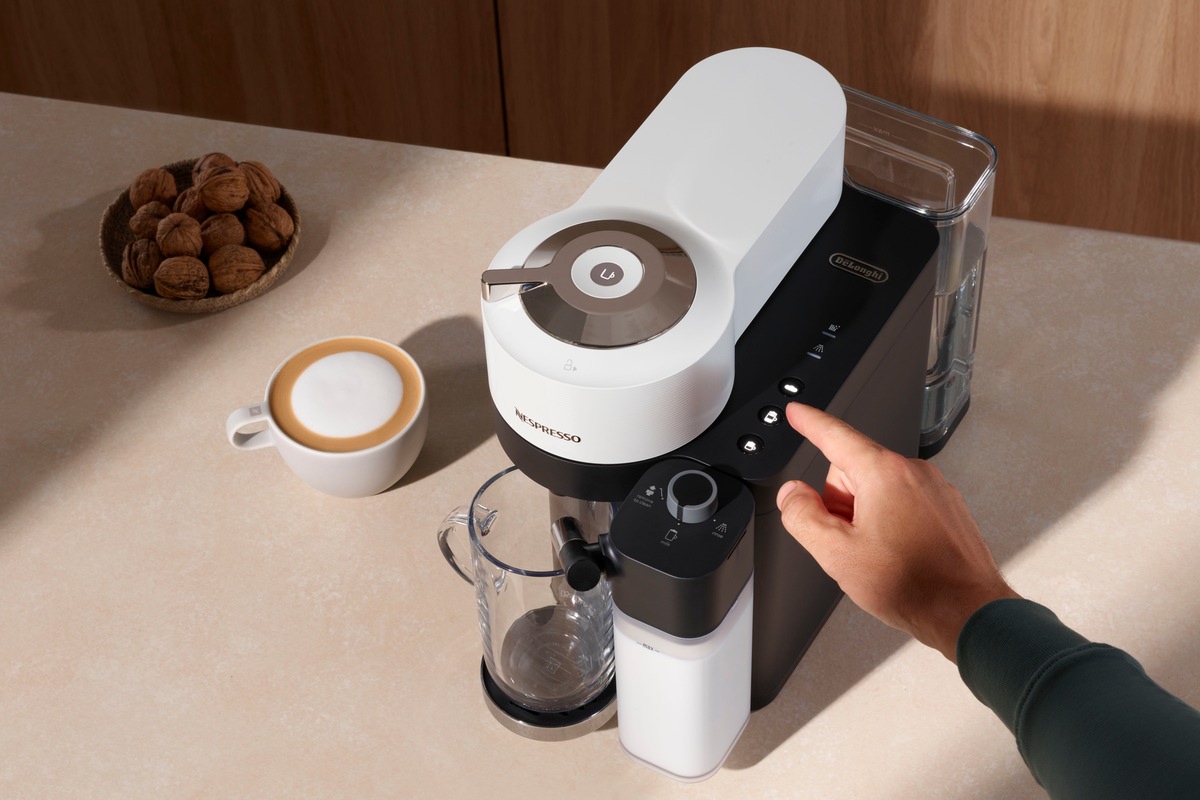 NEU: Nespresso launcht zwei innovative Maschinen mit Milchfunktionen / &quot;VERTUO Creatista&quot; und &quot;VERTUO Lattissima&quot; bringen den Coffeeshop nach Hause