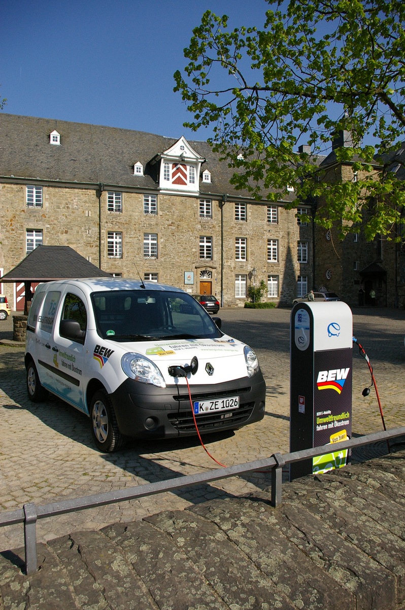 Partnerschaft: RWE und Stadtwerke treiben die Entwicklung der Elektromobilität voran (FOTO)