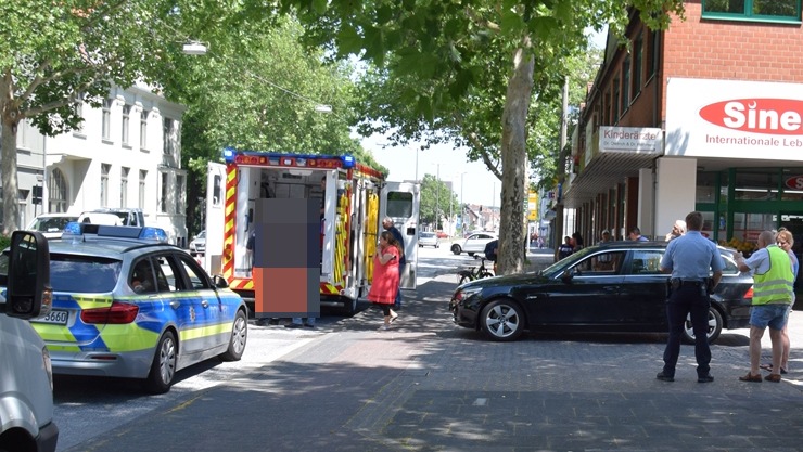 POL-HF: Verkehrsunfall mit Verletzten - 
PKW und Fahrrad kollidieren