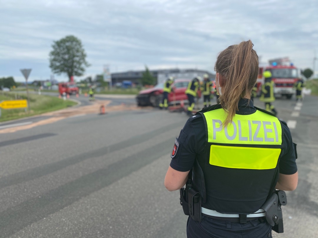 POL-HM: Verkehrsunfall mit zwei leicht verletzten Personen auf der Kreuzung K 3/Herkenser Straße