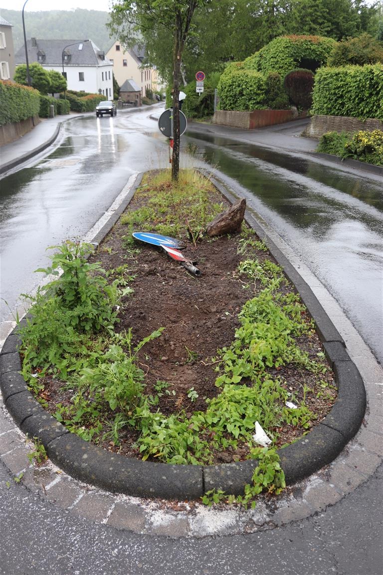 POL-PDWIL: Verkehrsunfallflucht in der Kalvarienbergstraße