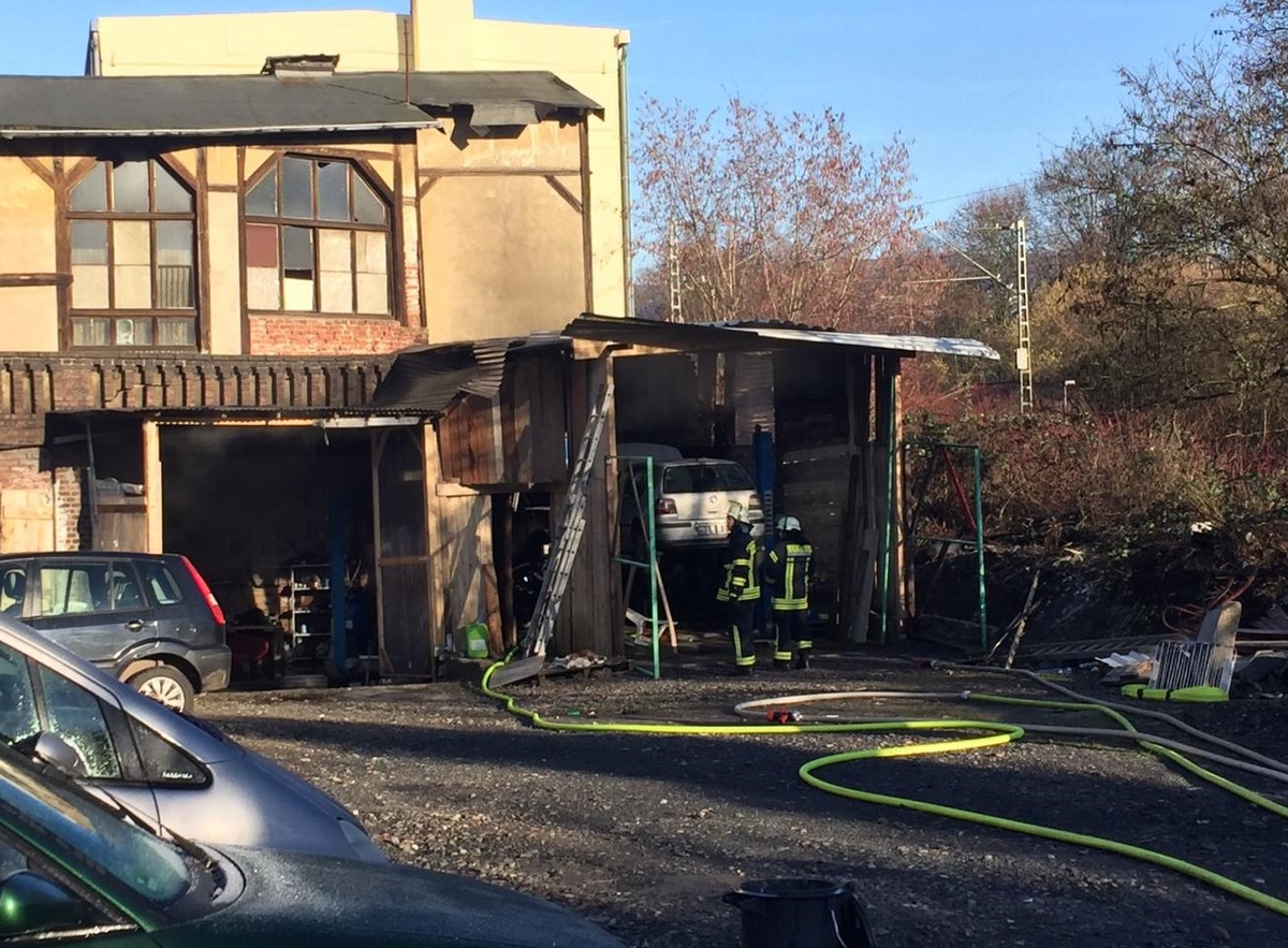 FW-EN: Wetter - Brand in einer Autowerkstatt