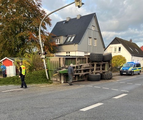 POL-HK: Schneverdingen: Mit 2,88 Promille im Auto unterwegs; Walsrode: Zeugen nach Unfallflucht gesucht; Neuenkirchen: Fahrzeug zerkratzt; Soltau: Anhänger kippt auf die Seite