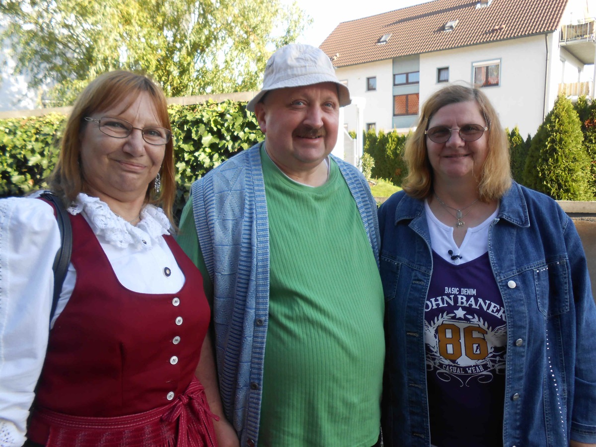 Schmetterlinge im Bauch oder Kloß im Hals? Die &quot;Schwer verliebt&quot;-Kandidaten zwischen Herzklopfen und Zickenterror - am  9. Dezember 2012 um 19.00 Uhr in SAT.1 (BILD)