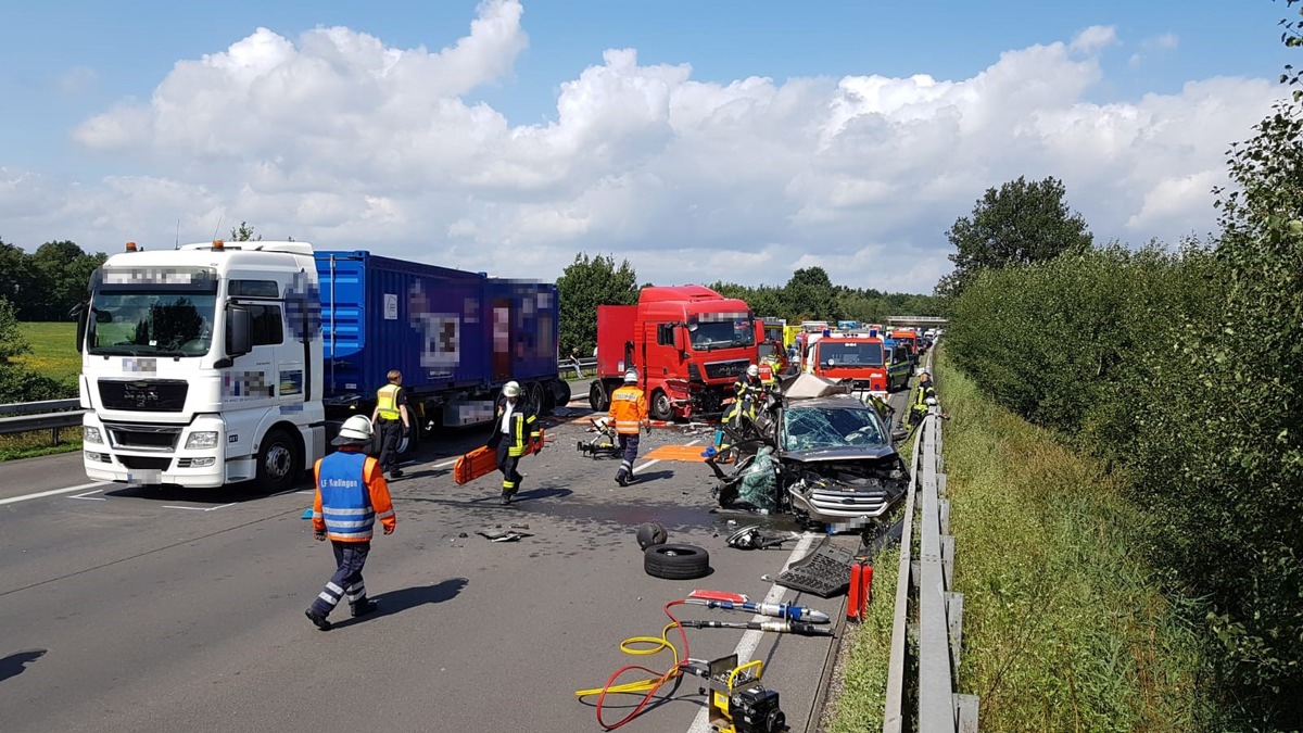 POL-HK: Walsrode / A7: Schwerer Verkehrsunfall mit zwei tödlich verletzten Personen