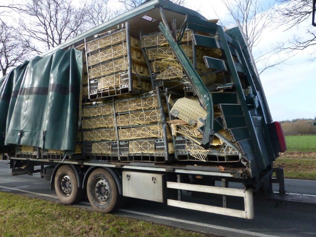 POL-CUX: Windböe erfasst Anhänger + Bei Abbiegemanöver radelndes Kind übersehen