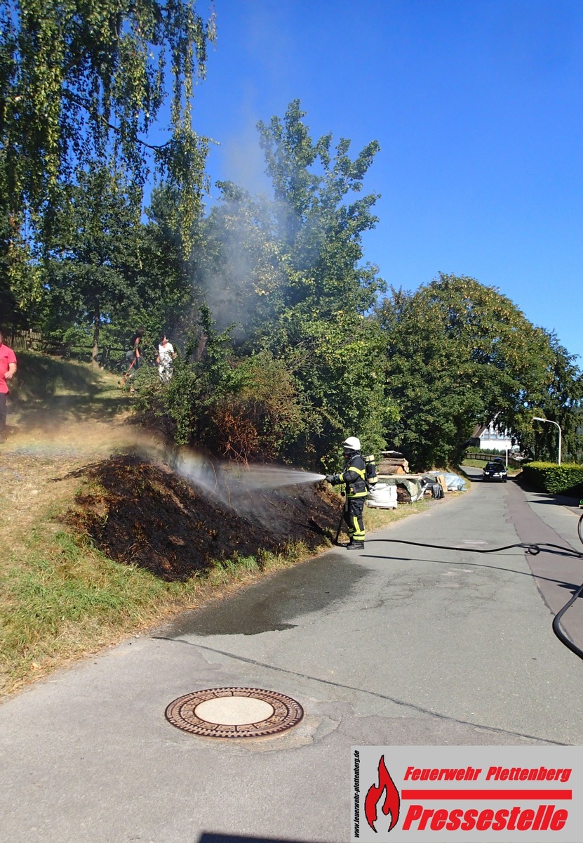 FW-PL: OT-Hechmecke. Böschungsbrand durch Eingreifen von Anwohnern glimpflich verlaufen.