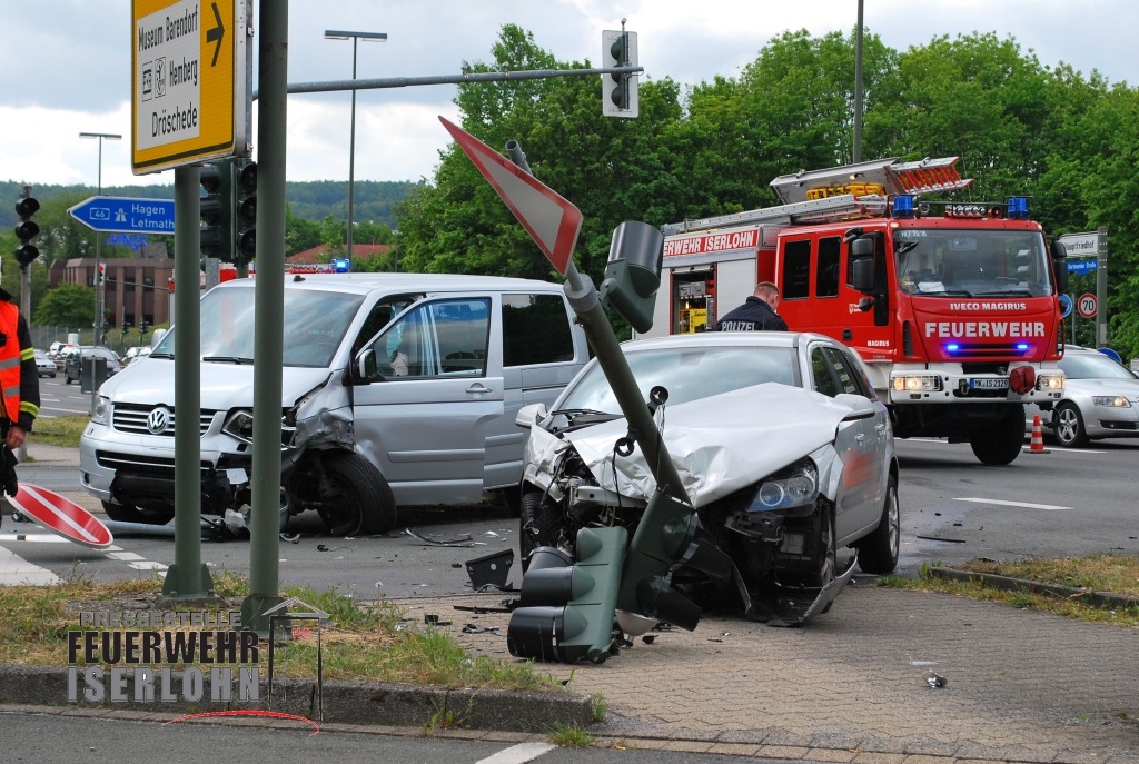 FW-MK: Verkehrsunfall mit zwei Verletzten