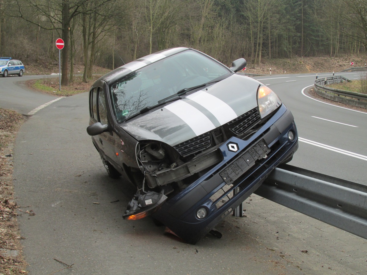 POL-HM: Verkehrsunfall aus unbekannter Ursache