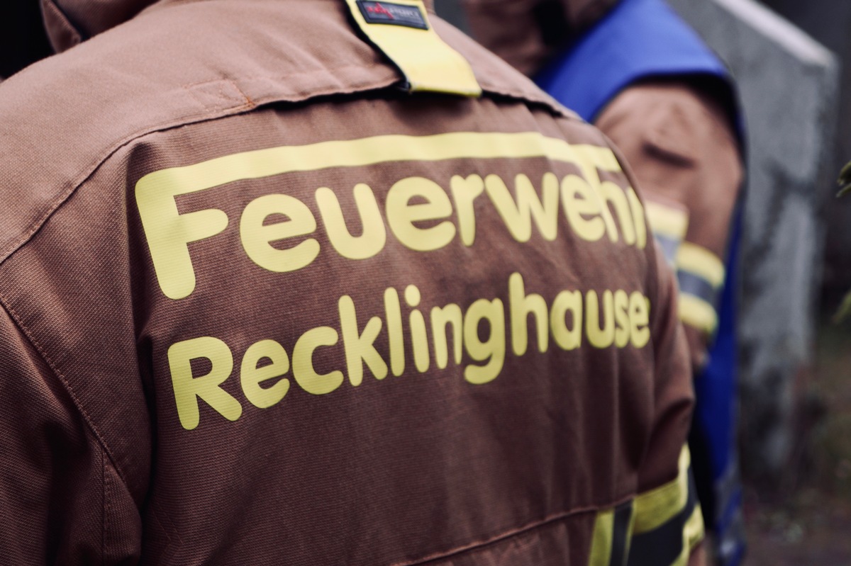 FW-RE: Brand im Gewerbebetrieb - keine verletzten Personen