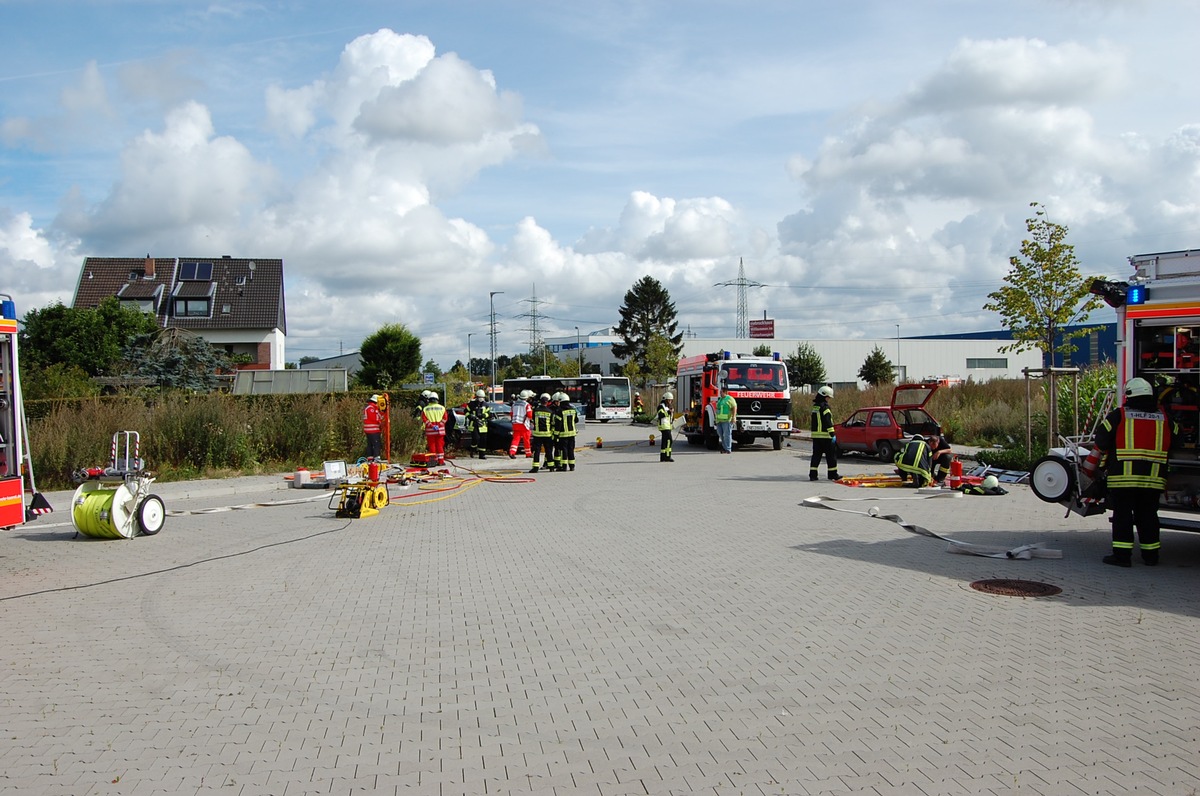 FW-NE: Jahresübung der Feuerwehr Kaarst