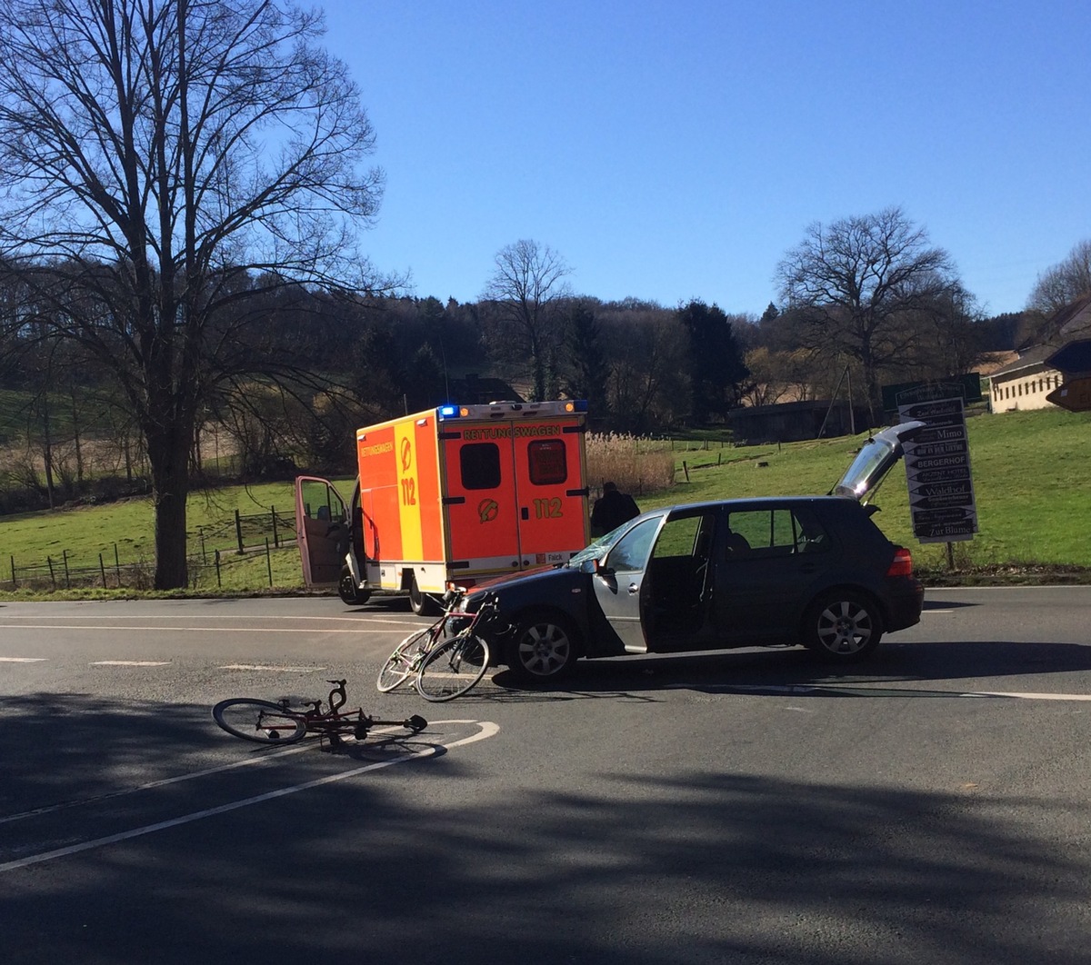 FW-EN: Verkehrsunfall mit zwei Radfahrern