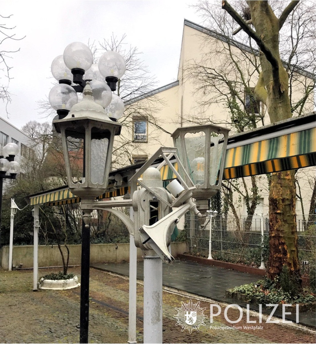 POL-PPWP: Wer hat die Lampen demoliert?