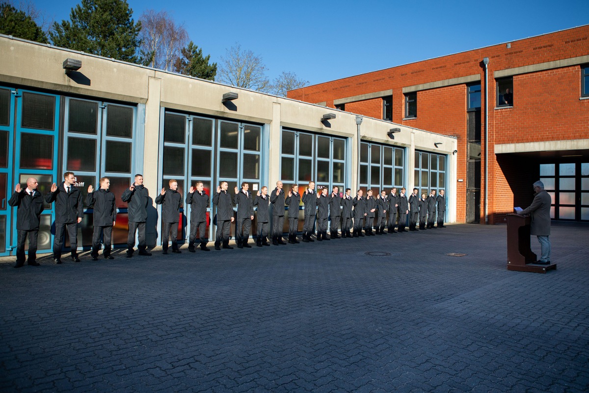 FW-HL: Ernennung und Vereidigung bei der Berufsfeuerwehr Lübeck