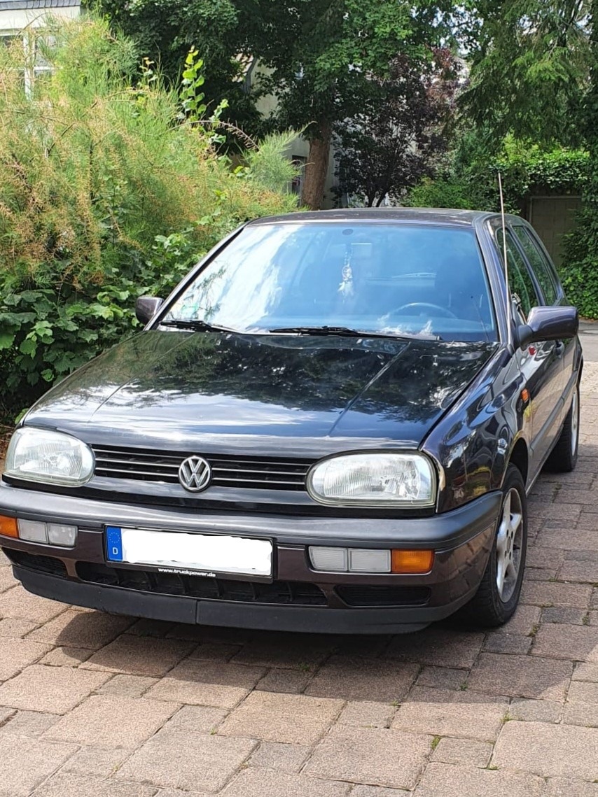 POL-NE: VW Golf entwendet - Zeugen gesucht