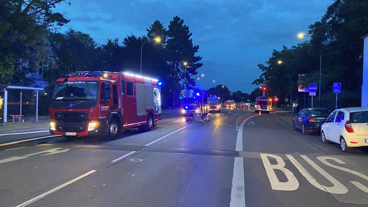 FW Düren: Garagenbrand am Montagabend in Düren