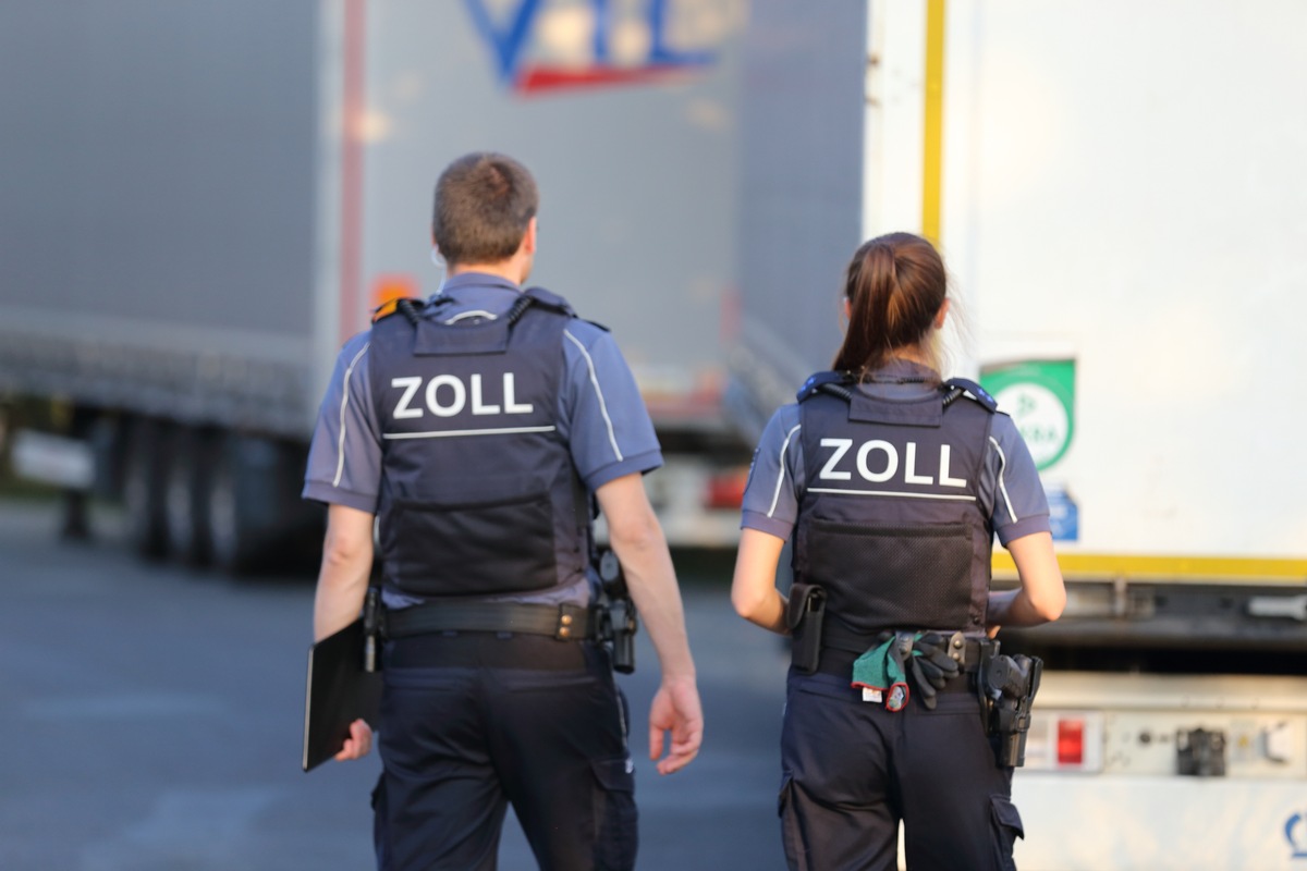 HZA-BS: Der Zoll kontrolliert die Transport- und Logistikbranche - bundesweite Schwerpunktprüfung der Finanzkontrolle Schwarzarbeit