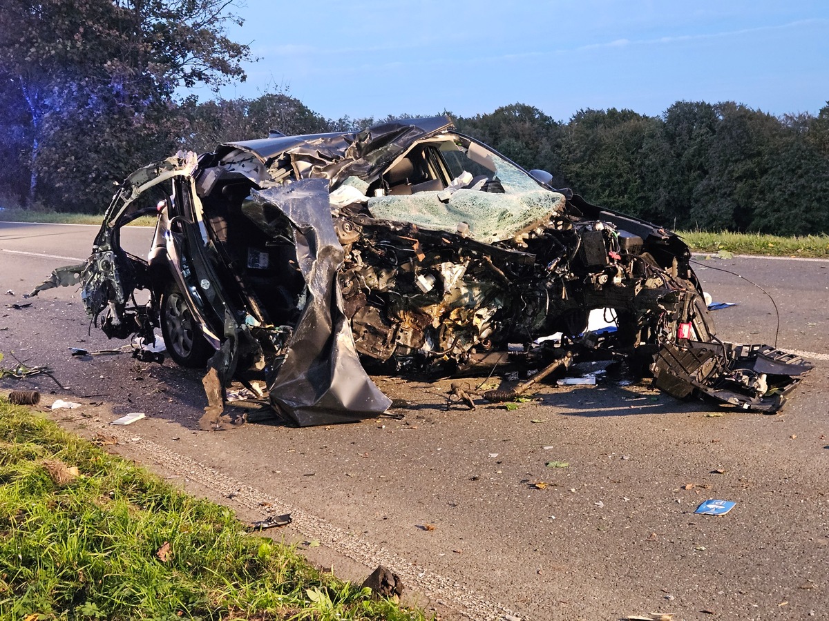 FW-EN: Schwerer Verkehrsunfall auf L 528