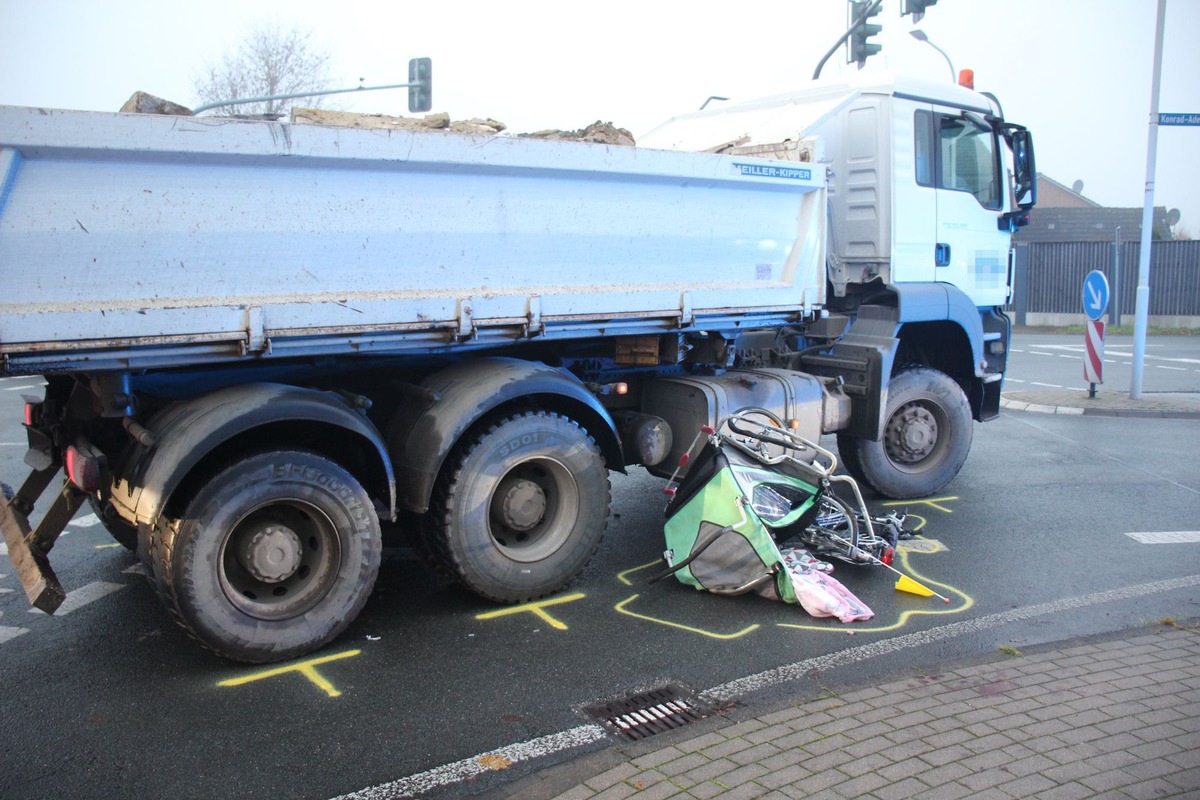 POL-COE: Coesfeld, Konrad-Adenauer-Ring, Loburger Straße/ Frau und Kind geraten unter LKW