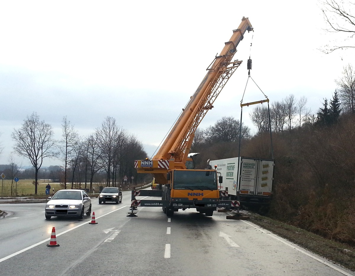 POL-HI: Bergung eines Sattelzuges nach Verkehrsunfall