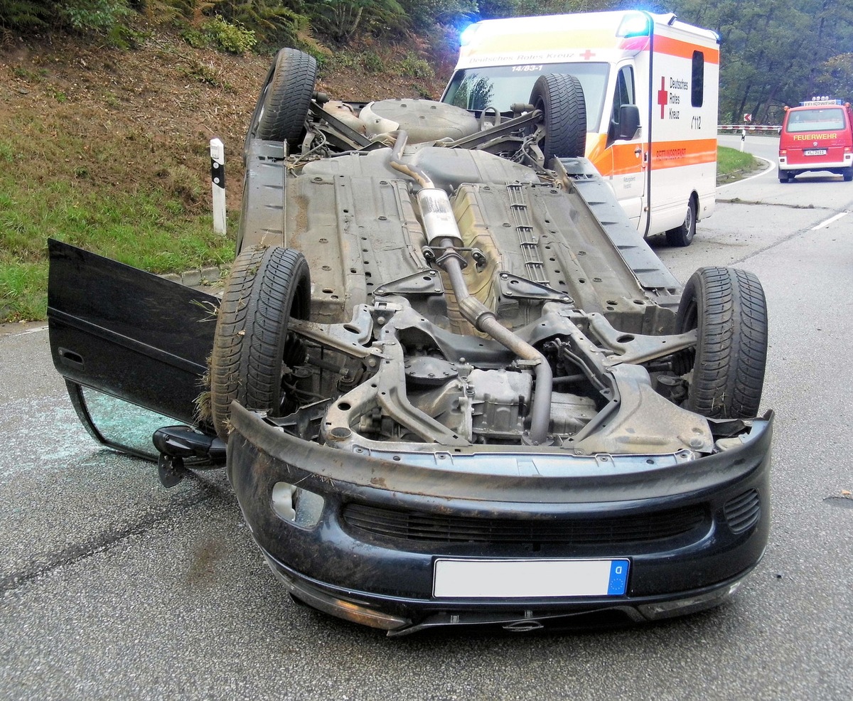 POL-PPWP: Stelzenberg: Auto aufs Dach gelegt