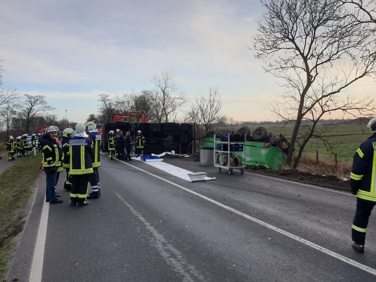 POL-AUR: Südbrookmerland - Tanklastzug in Graben gekippt