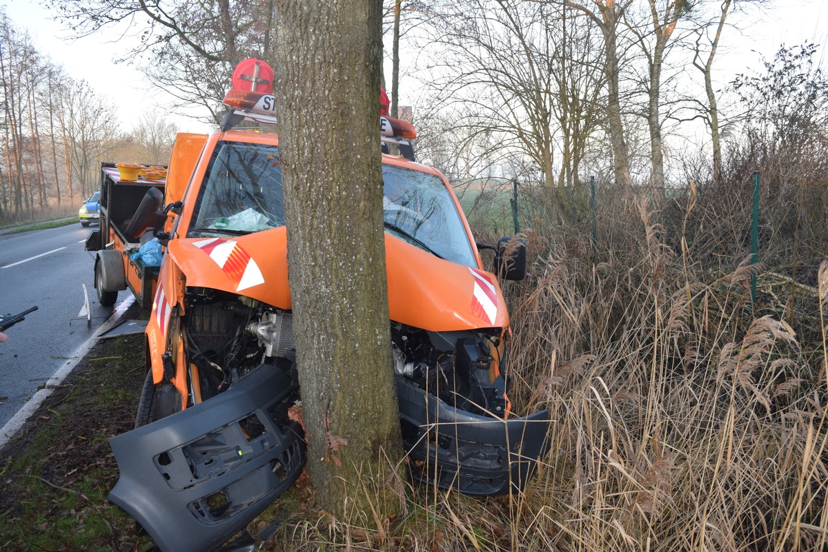 POL-WHV: Verkehrsunfall mit zwei verletzten Personen - Gefährdung des Straßenverkehrs gem. § 315 c StGB