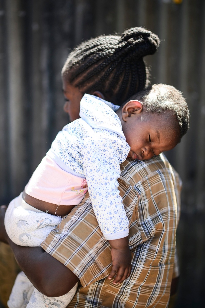 Tema centrale «la fame» – Ragazze forti, donne forti – Formazione professionale nel Lesotho – Tutti siamo stati bambini