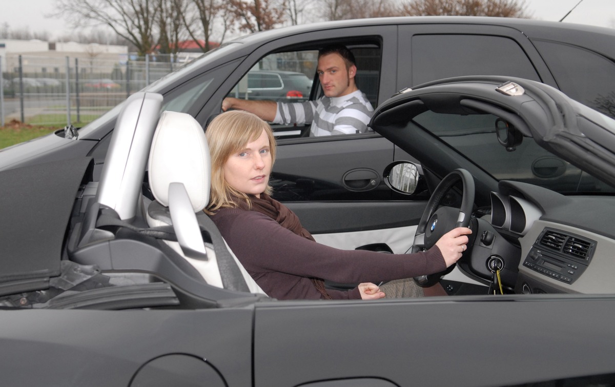 Aral Studie &quot;Trends beim Autokauf 2007&quot; / Autokauf: Emanzipation und Rollentausch im Expresstempo / Frauen steigen aus Mini-Vans aus, Männer immer öfter ein