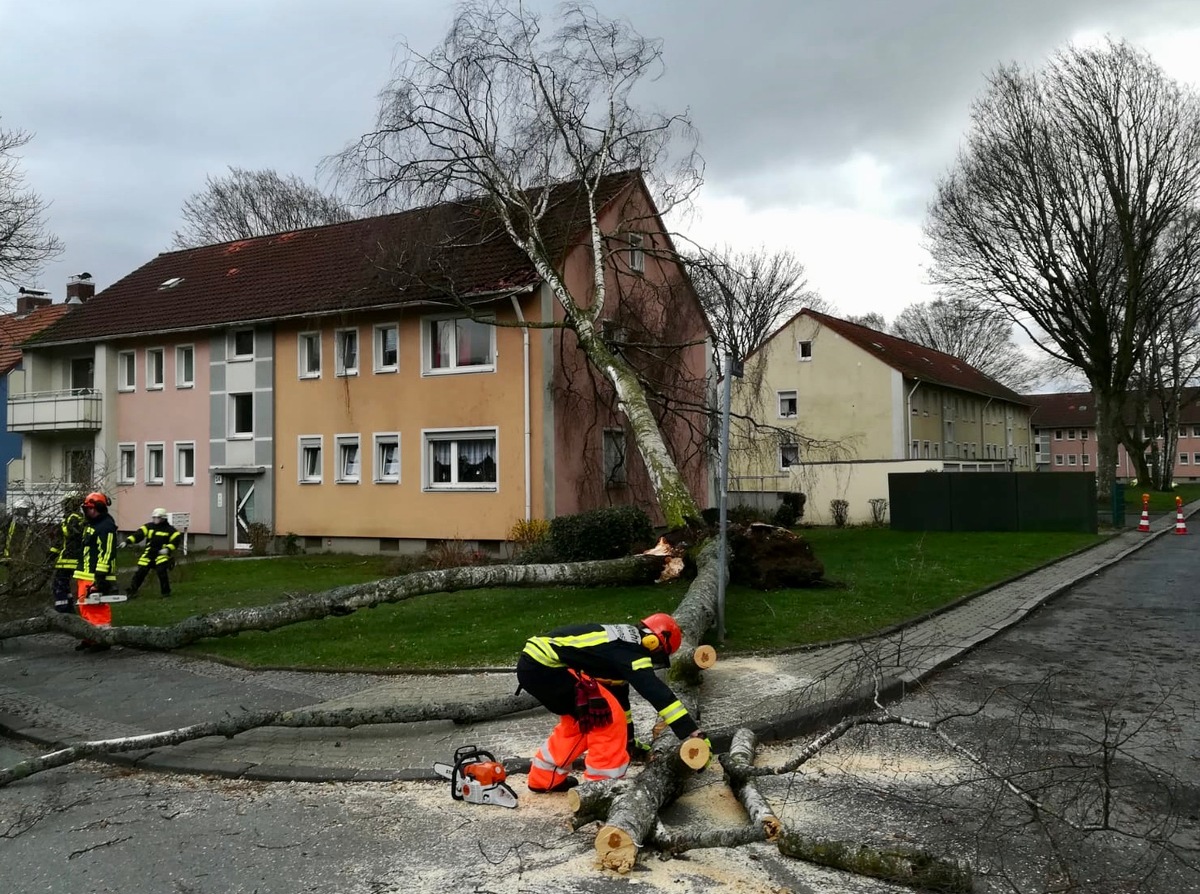 FW-BO: Sturmtief Eberhard - 1. Update zum Einsatz der Feuerwehr Bochum