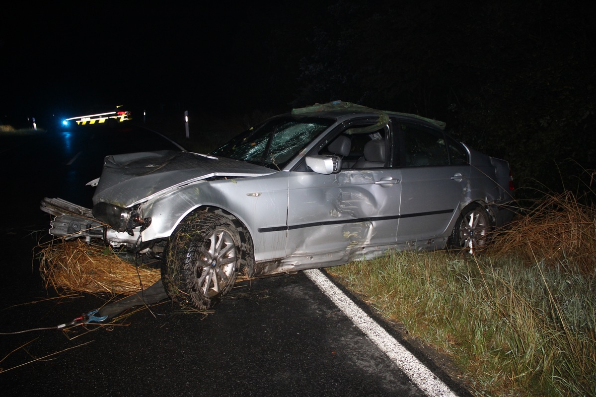 POL-DN: Betrunken von der Straße abgekommen - Autofahrer schwer verletzt