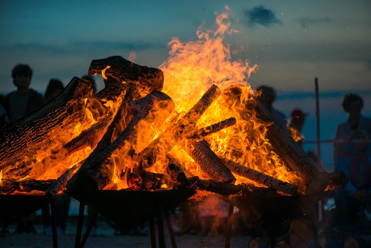 Presse-Meldung I Ferienpark Am Birnbaumteich: Feuer-Moon-Yoga im Jungbrunnen Yoga Retreat mit Yoga-Lehrerin Jane Uhlig