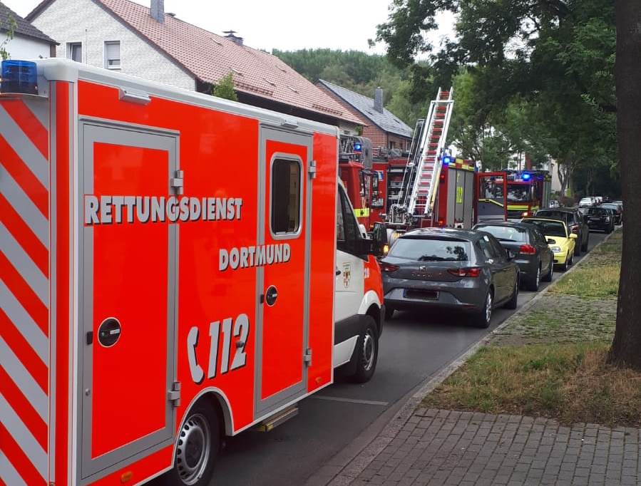 FW-DO: Küchenbrand in Mehrfamilienhaus // Bewohnerin erfolgreich wiederbelebt