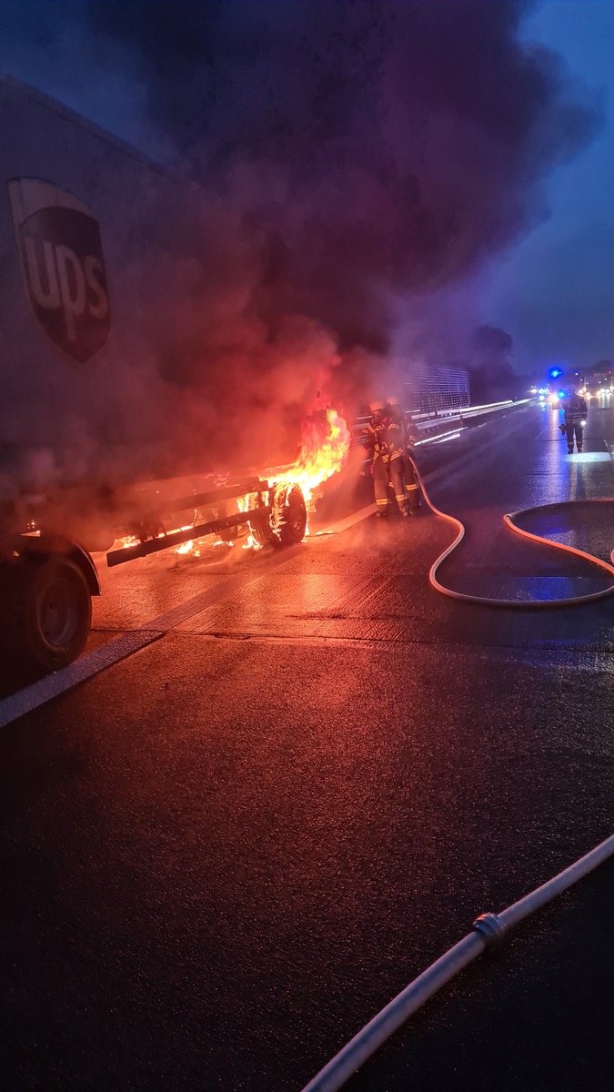 FW-OG: Lkw-Brand im morgendlichen Berufsverkehr