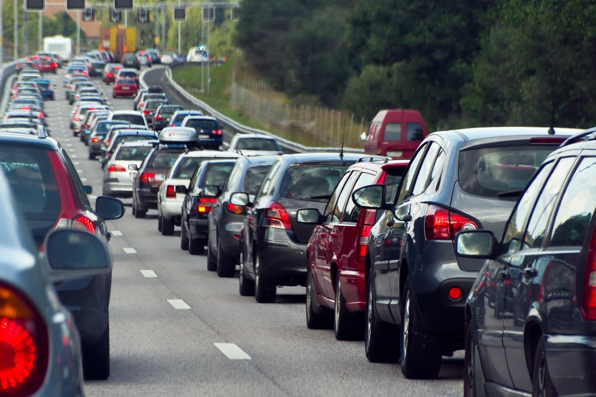 ADAC Staubilanz Thüringen 2022 - Milder Winter verringert Staudauer auf Thüringens Straßen