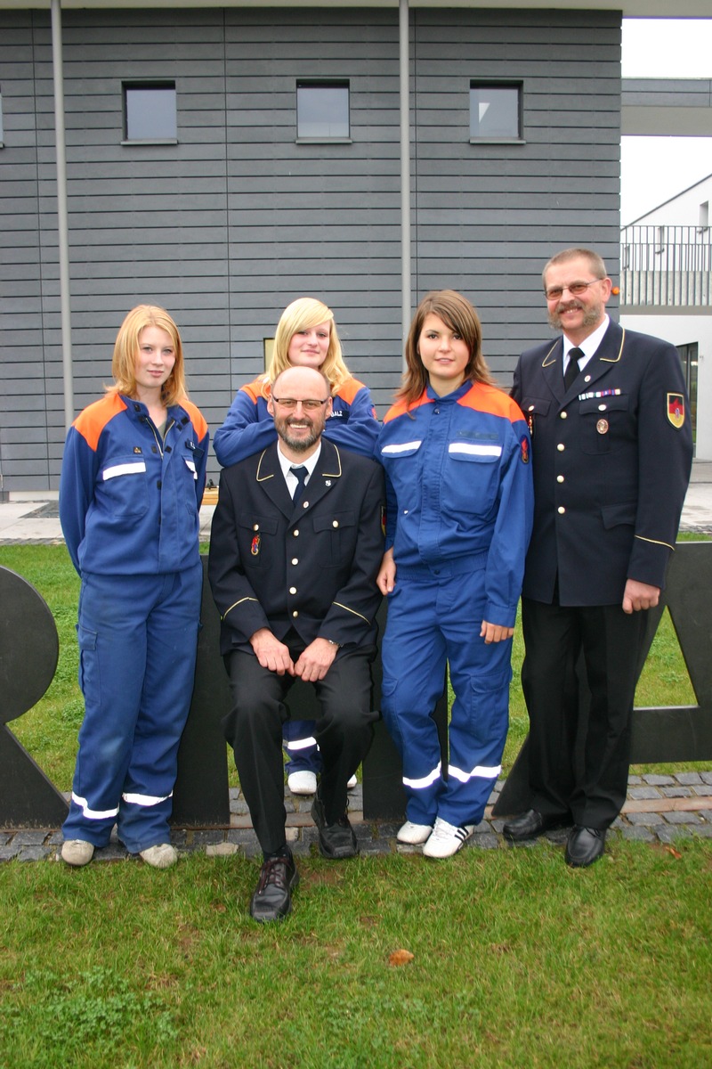 Gelungener Neustart bei der Deutschen Jugendfeuerwehr / Außerordentliche Delegiertenvollersammlung wählte neue Bundesjugendleitung