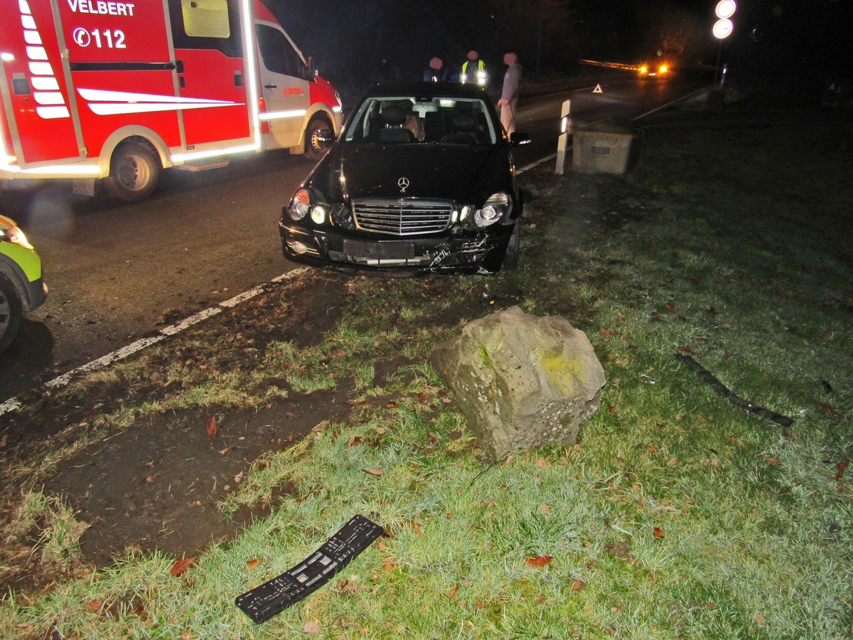 POL-ME: Schwerverletzt nach Ausweichmanöver wegen Rehen - Velbert - 1902088