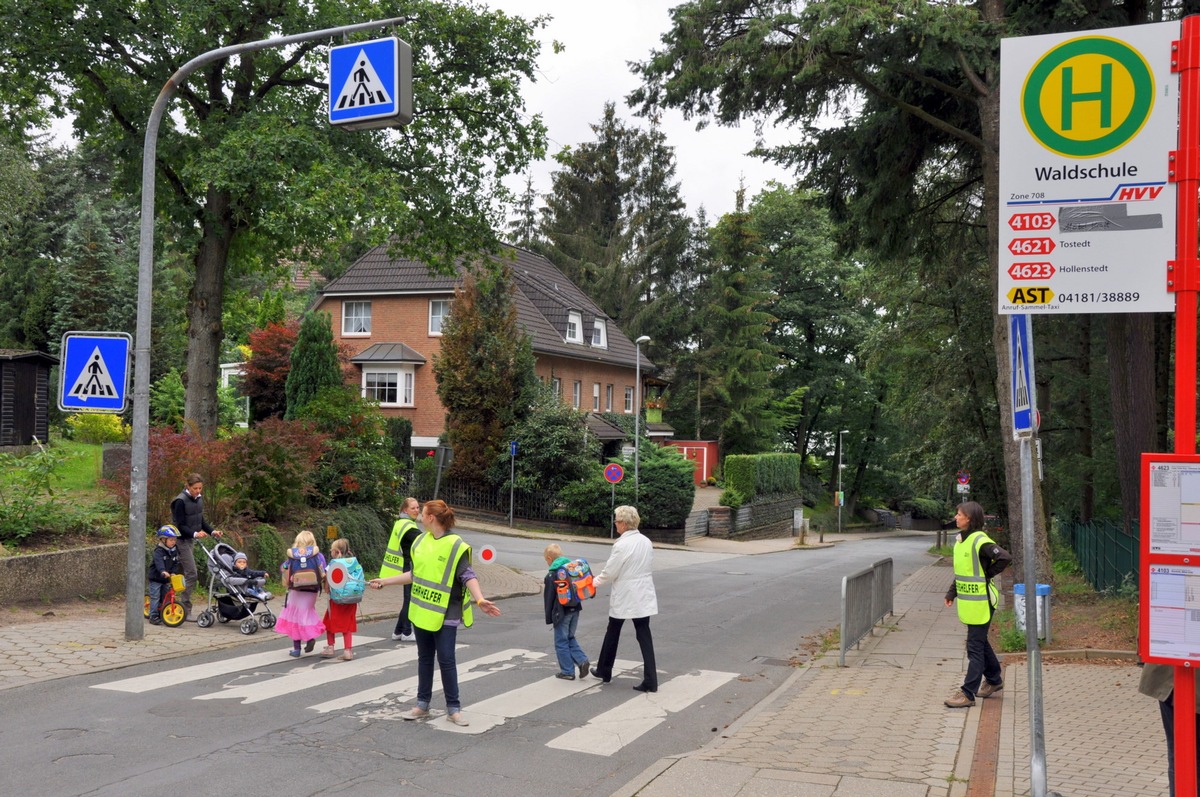 POL-WL: Neue Schulweglotsen für die Waldschule in Buchholz ++ Tostedt - Pkw in Brand gesetzt ++ Rosengarten/Sieversen - Carport ausgebrannt ++ Und weitere Meldung