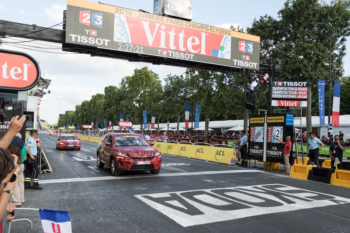 Finale der Tour de France: SKODA KODIAQ fährt als Erster über die Ziellinie (FOTO)