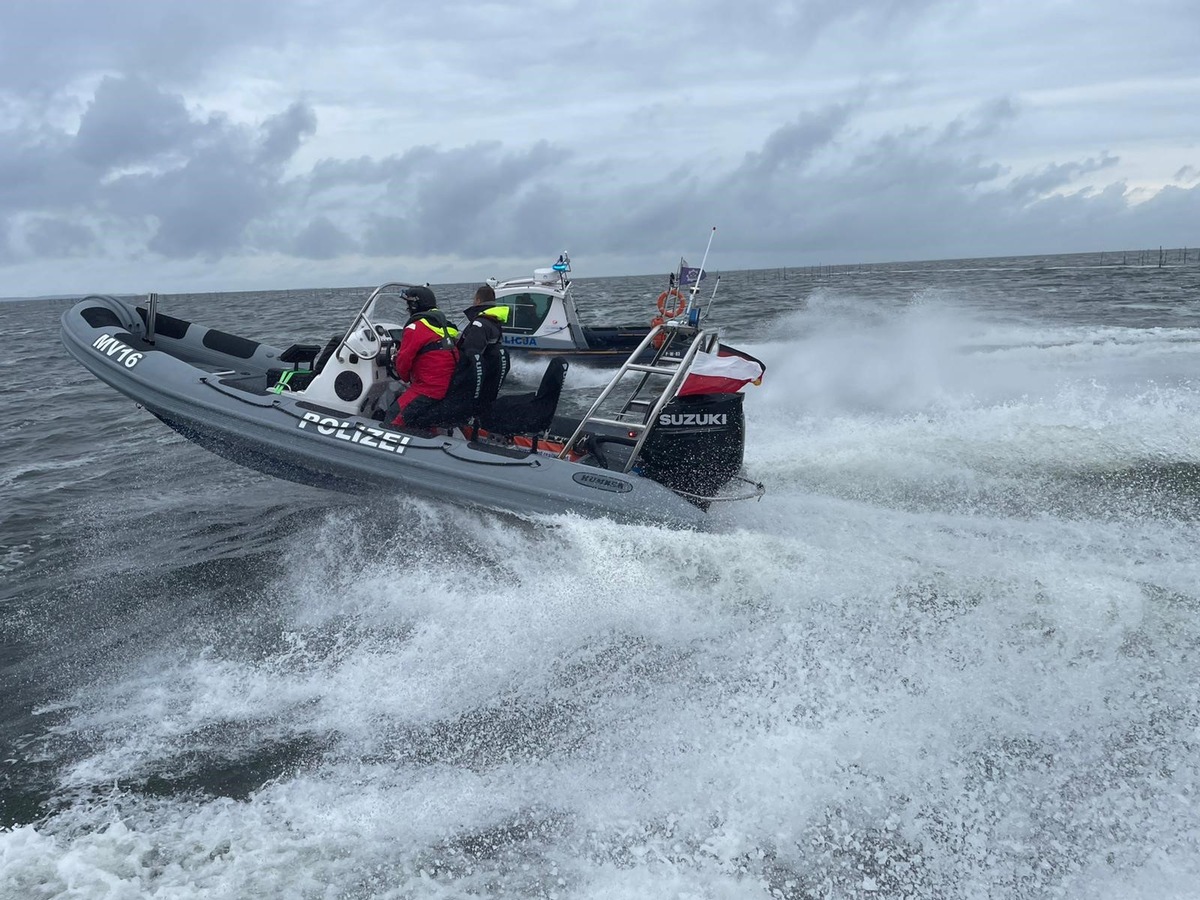 LWSPA M-V: Seenotretter und Wasserschutzpolizei retten Mann von gestrandeter Segelyacht - Gemeinsame Pressemitteilung der DGzRS und des LWSPA MV