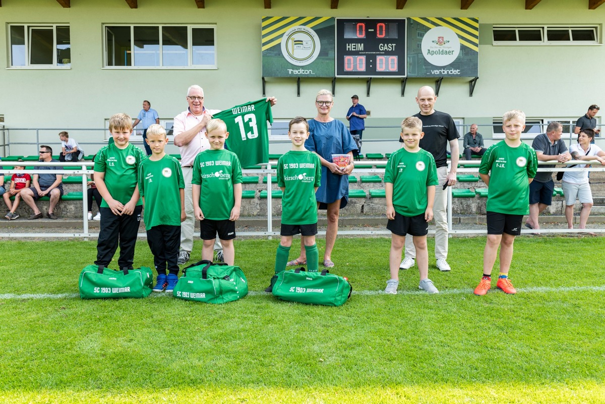 Neue Trikots für Nachwuchsspieler des SC 1903 Weimar e.V.